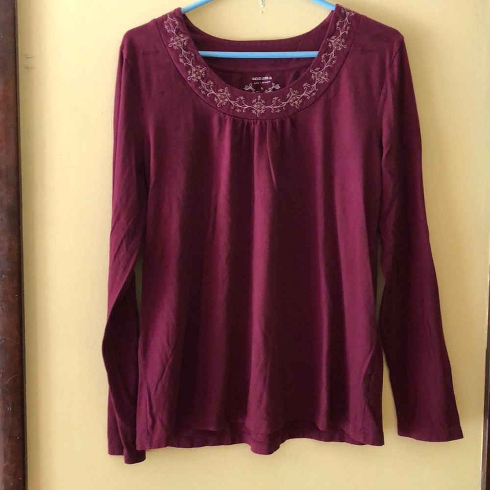 Women’s burgundy casual long sleeve top